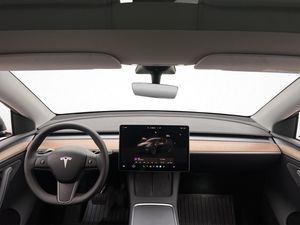 Tesla Model Y bild 19