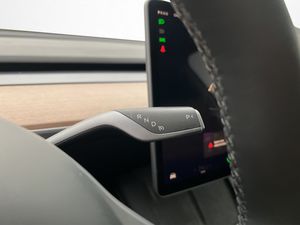 Tesla Model Y bild 23