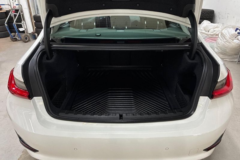 BMW 320 bild 10
