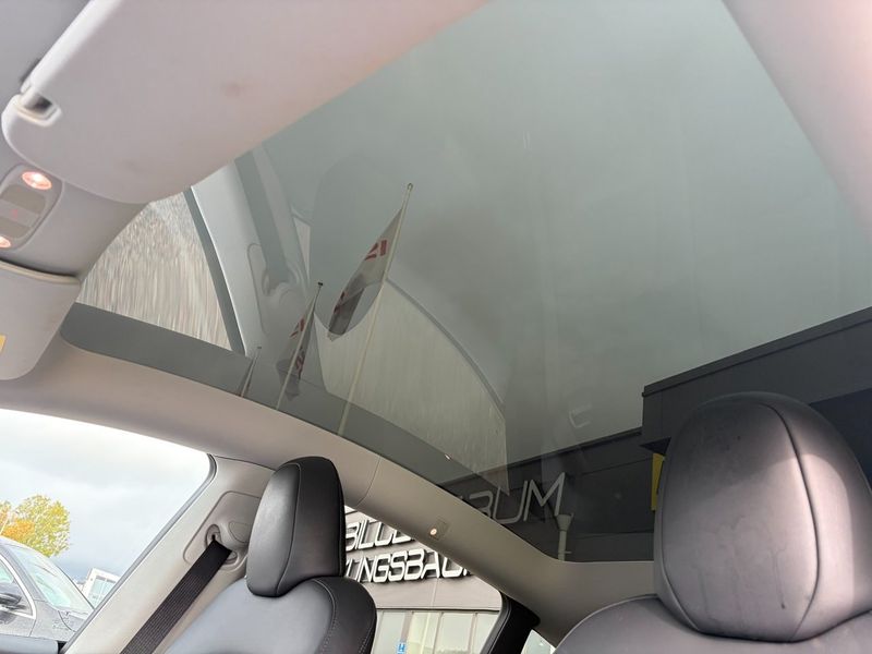 Tesla Model Y bild 9