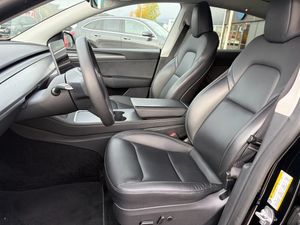 Tesla Model Y bild 8