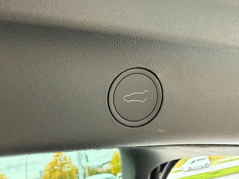 Tesla Model Y bild 18