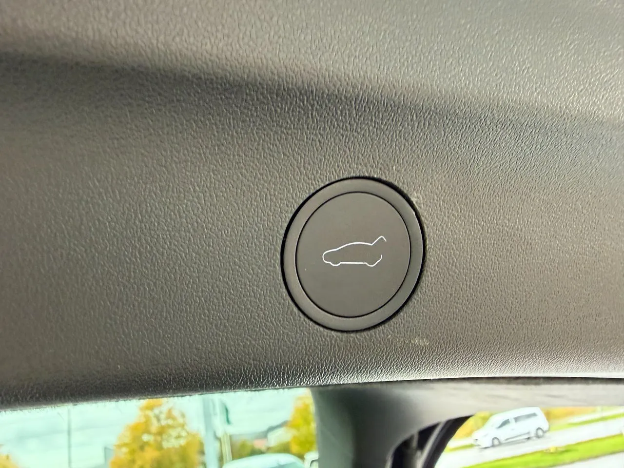 Tesla Model Y bild 18