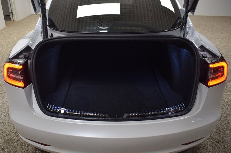 Tesla Model 3 bild 23