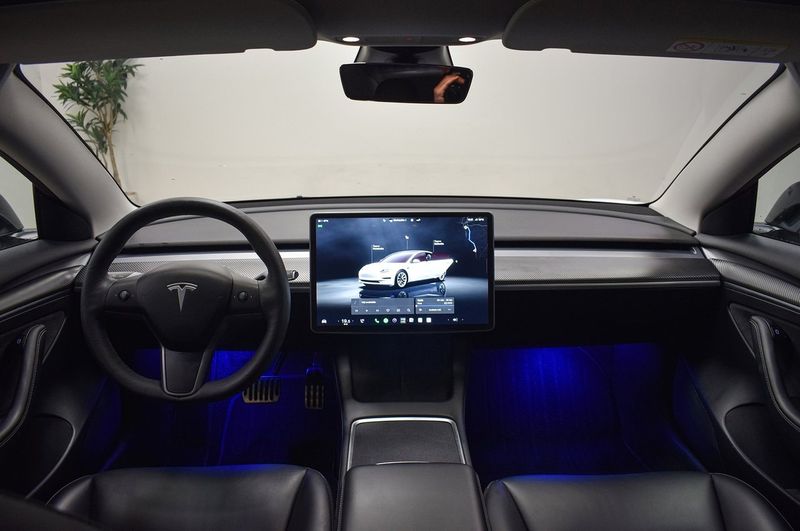 Tesla Model 3 bild 10