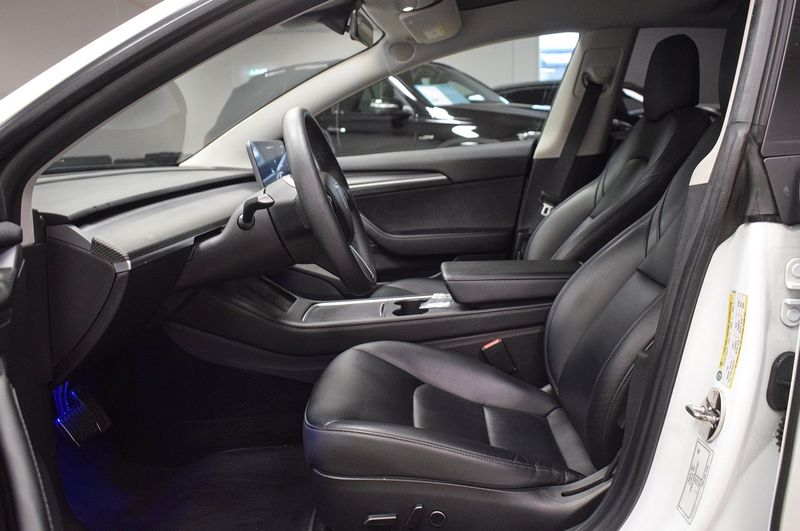 Tesla Model 3 bild 8