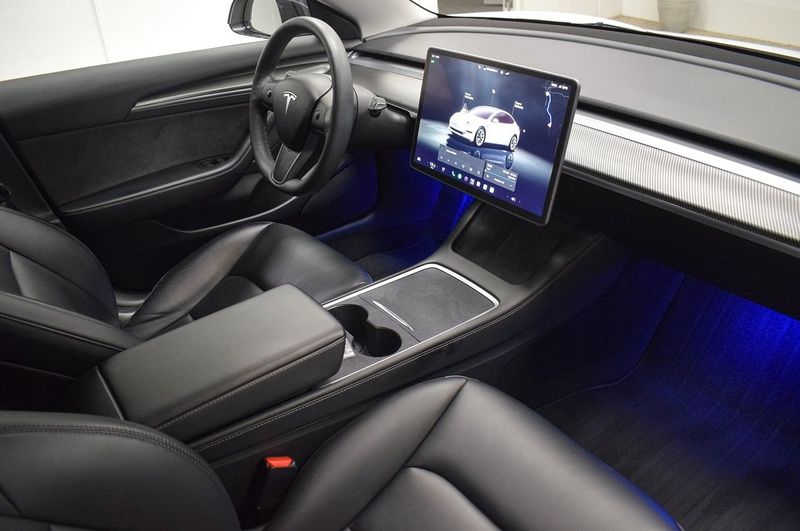 Tesla Model 3 bild 11