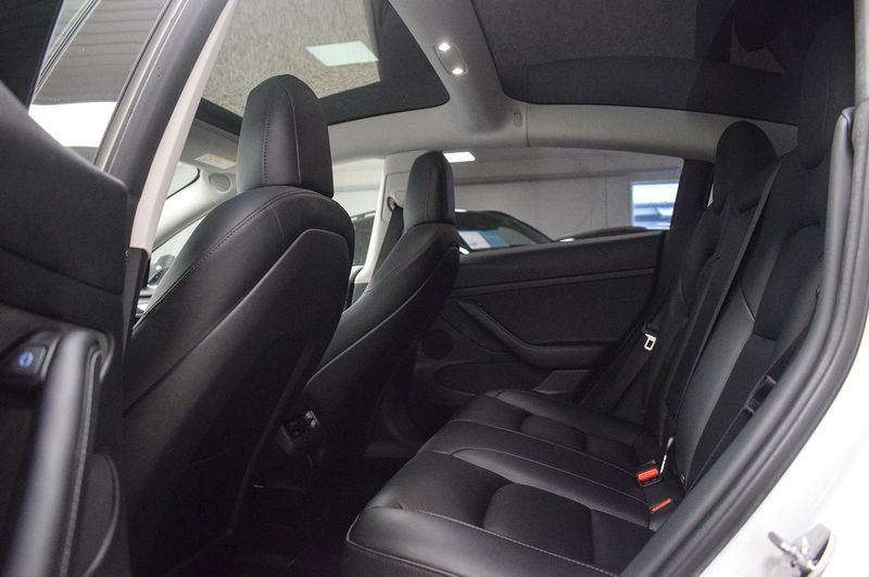 Tesla Model 3 bild 22