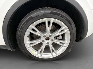 Tesla Model Y bild 33