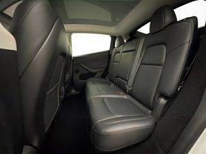 Tesla Model Y bild 28
