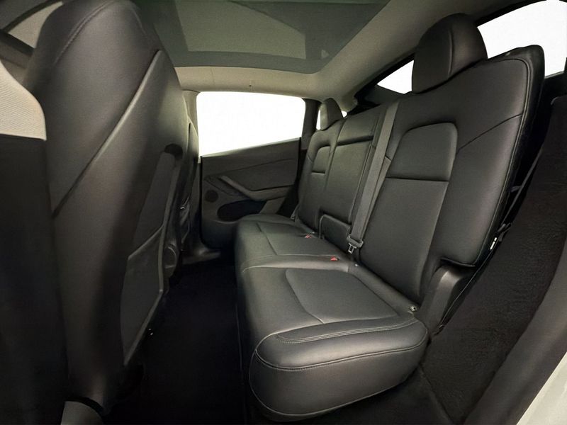 Tesla Model Y bild 28