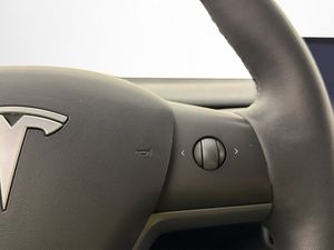 Tesla Model Y bild 16