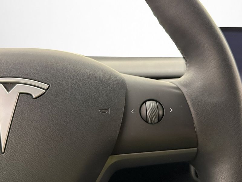 Tesla Model Y bild 16