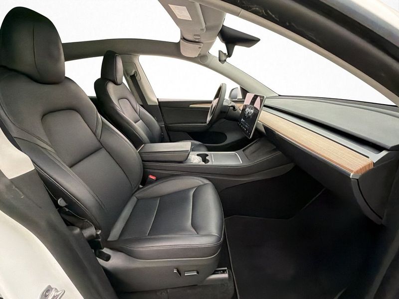 Tesla Model Y bild 26