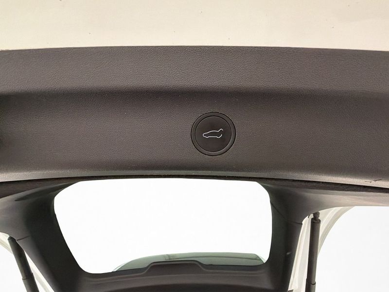 Tesla Model Y bild 30