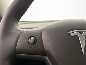 Tesla Model Y bild 15