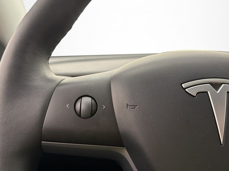 Tesla Model Y bild 15