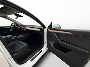 Tesla Model Y bild 27
