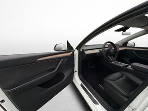 Tesla Model Y bild 11
