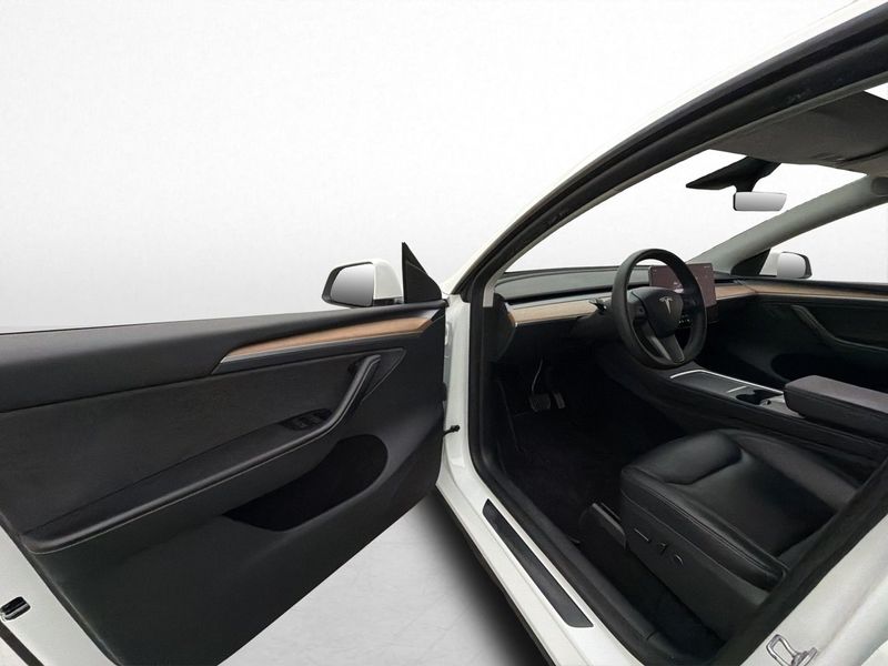 Tesla Model Y bild 11