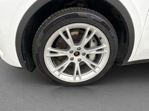 Tesla Model Y bild 32