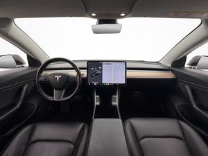 Tesla Model 3 bild 17