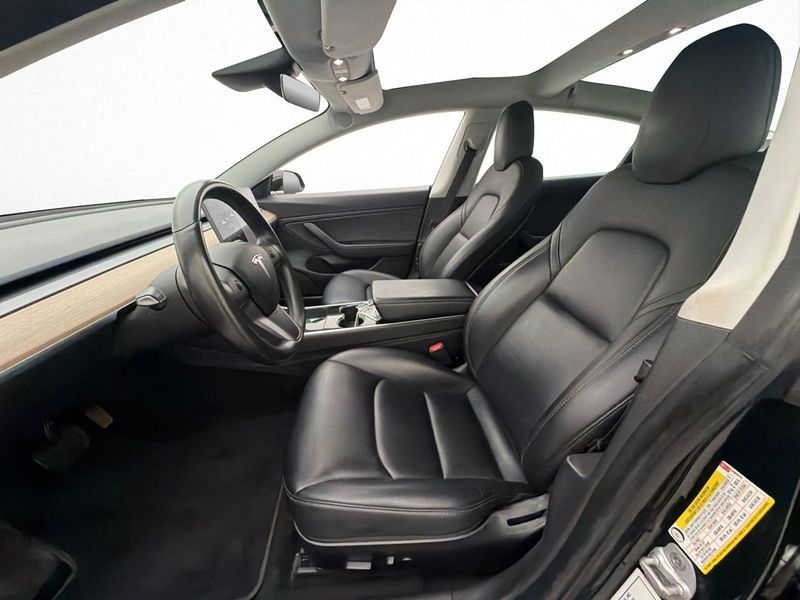 Tesla Model 3 bild 11