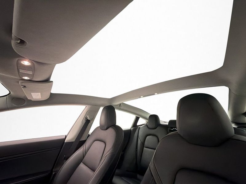 Tesla Model 3 bild 12