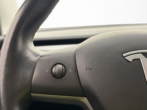 Tesla Model 3 bild 14