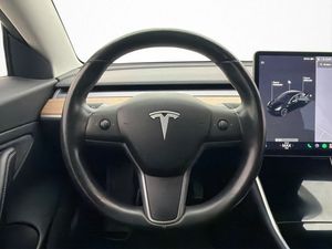 Tesla Model 3 bild 13