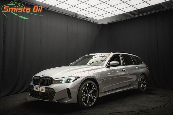BMW 330 e xDrive M Sport PANORAMA LÄDER DRAG KAMERA ADAPTIV-FART - 2023
