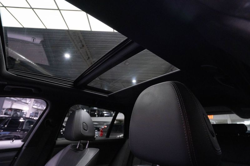 BMW 330 bild 13