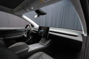 Tesla Model Y bild 16