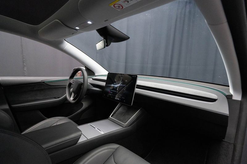 Tesla Model Y bild 16