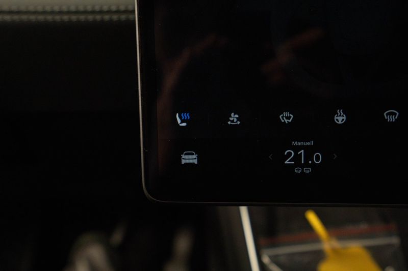 Tesla Model Y bild 18