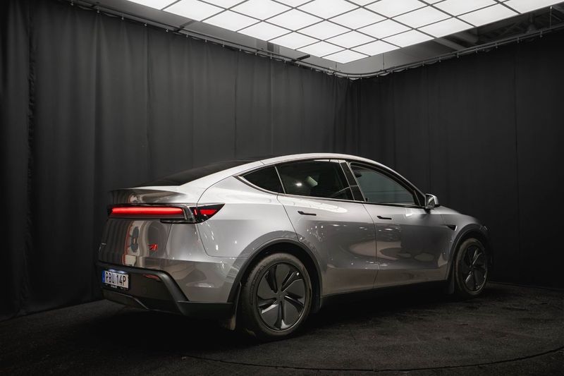 Tesla Model Y bild 6