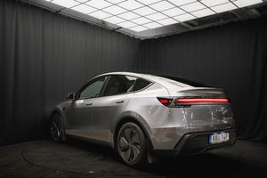 Tesla Model Y bild 8