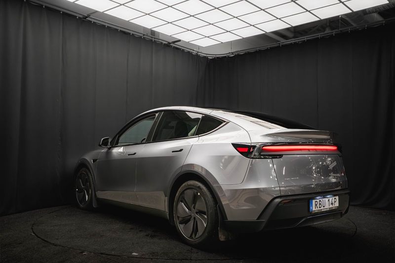 Tesla Model Y bild 8