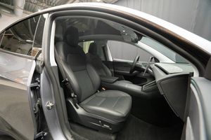 Tesla Model Y bild 21
