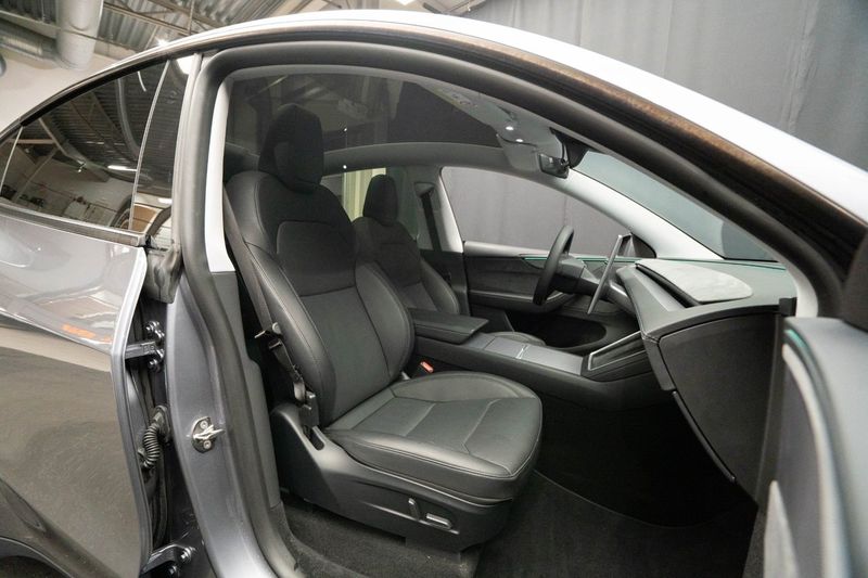 Tesla Model Y bild 21