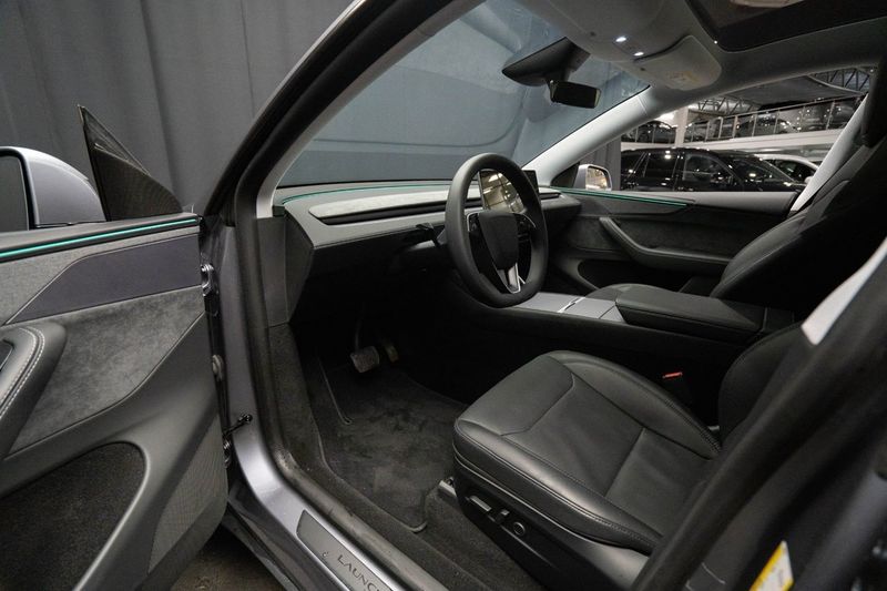 Tesla Model Y bild 15
