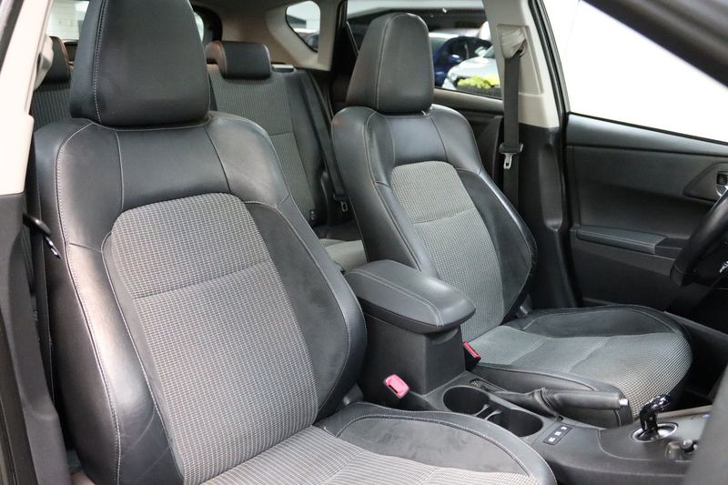 Toyota Auris bild 13