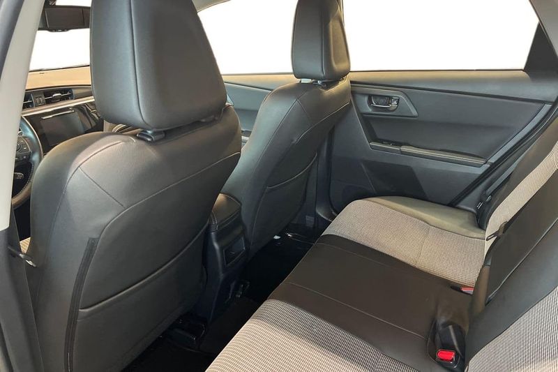 Toyota Auris bild 13