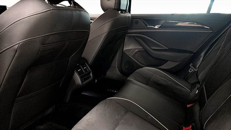 Volkswagen Passat bild 11