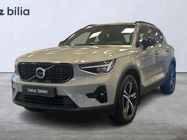 Volvo XC40 B3 FWD Bensin Plus Dark, Dragkrok, 360 kamera - 2025
