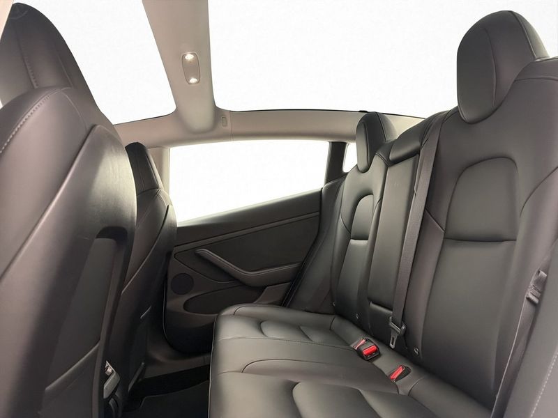 Tesla Model 3 bild 15