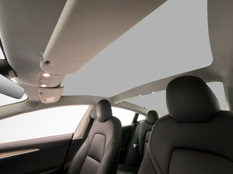 Tesla Model 3 bild 11