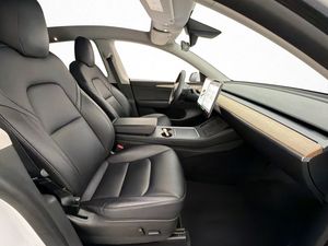 Tesla Model Y bild 13