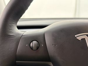 Tesla Model Y bild 22