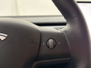 Tesla Model Y bild 24